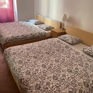 Large 3 Bedroom Family With Balcony Appartamento